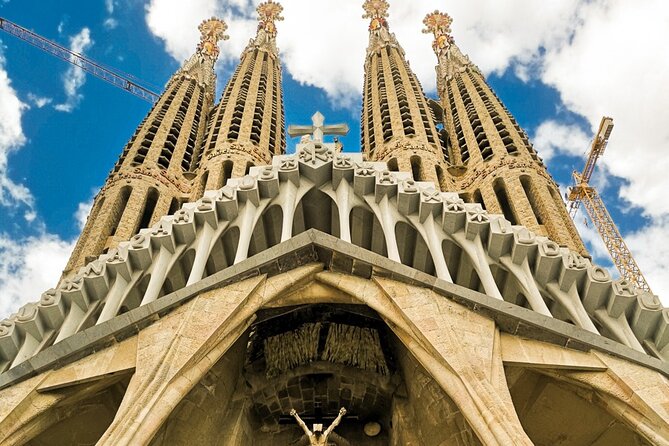 2-Day Tour: Gaudi & Sagrada Familia + Montserrat & Winery - Els 4 Gats coffee break and the Picasso link that makes it fun