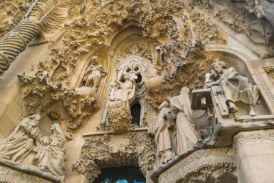 2-Day Tour: Gaudi & Sagrada Familia + Montserrat & Winery - Passeig de Gràcia: where the modernista stories become visible