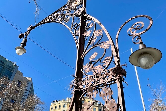 3-Hour Private Gaudi Bike Tour - Bikes and pace: practical comfort for a 3-hour hit