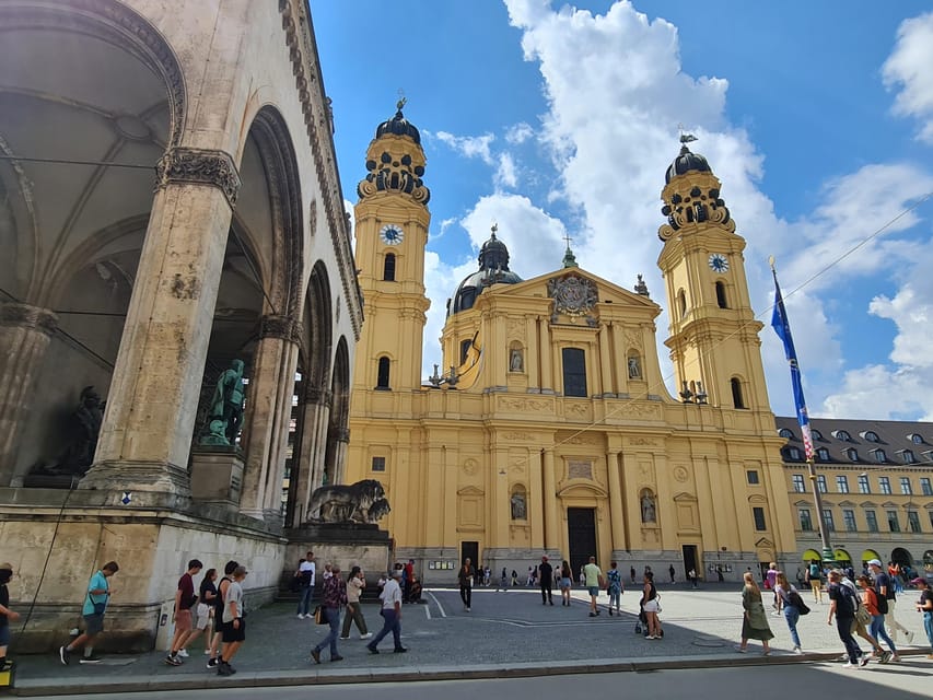 500 Years of Munich Architecture (Max. 16 Guests) - Museum stop and Historicism-era signals