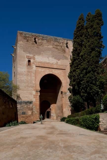 Alhambra Surroundings: History, Architecture and Legends - Santa María and San Francisco: where the religious layers show