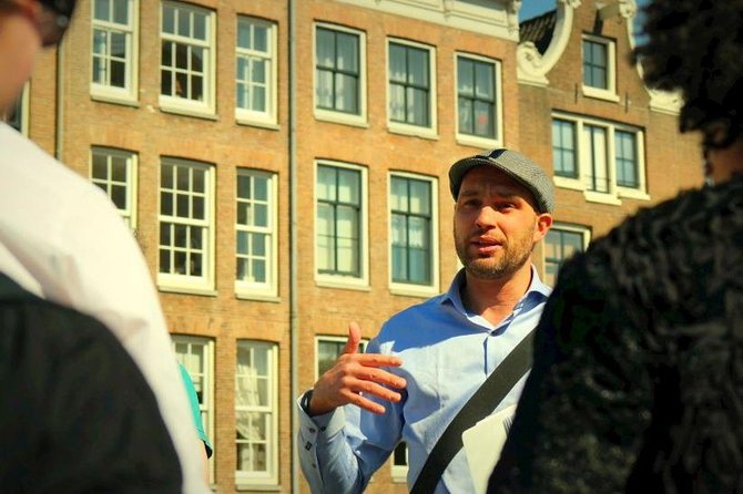 Amsterdam Architecture Tour - Huis Bartolotti: stepping into a canal house and its hidden gardens