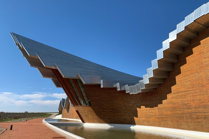 Architectural Rioja Small Group Wine Tour with Lunch from Bilbao - Wine Tastings, Lunch, and Water: How the Day Feeds You