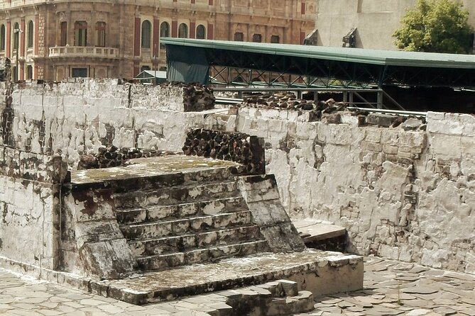 Architecture and History of Mexico City - Small Groups - Museo del Templo Mayor: archaeology right in the center of town