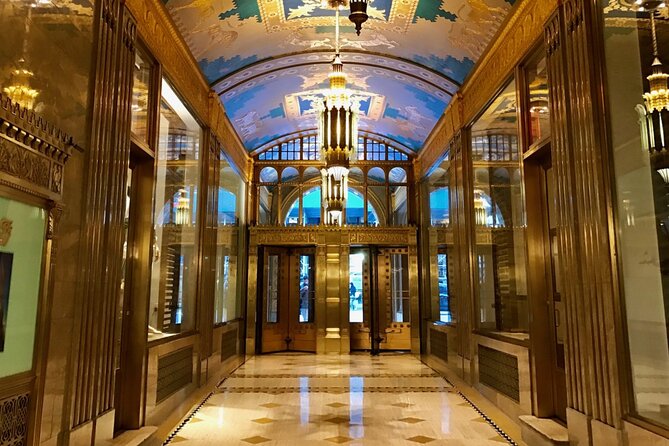Art Deco and Architecture Midtown Landmarks Tour - Rockefeller Center finish: modern planning with Art Deco fingerprints