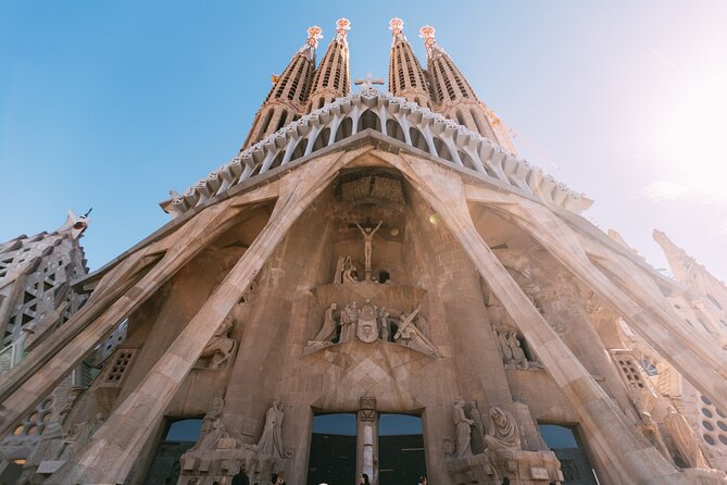 Barcelona Architecture Walking Tour With Casa Batlló Upgrade - How the Sagrada Família stop actually helps your eyes