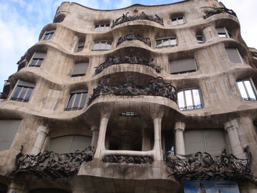 Barcelona: Art Nouveau & Gaudí Tour - Palaces, architects, and why Modernisme looks like confidence