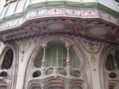 Barcelona: Art Nouveau & Gaudí Tour - From Plaza de Urquinaona to the Golden Square’s power map