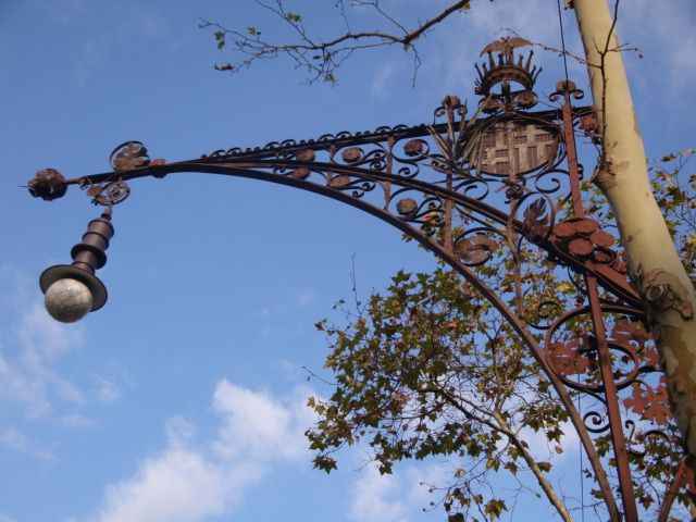 Barcelona: Art Nouveau & Gaudí Tour - Ildefons Cerdà’s perfect-city idea (and why it matters on the street)