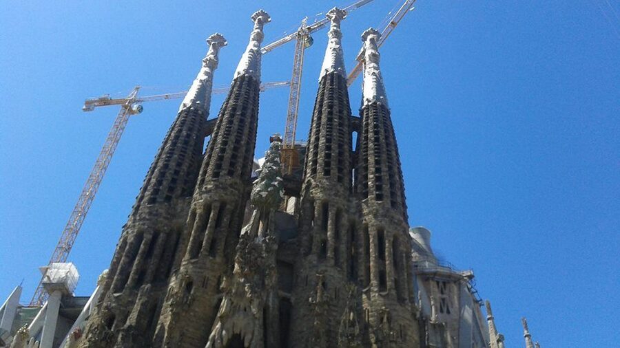 Barcelona: Art Nouveau & Gaudí Tour - Passeig de Gràcia: trencadís, the Block of Discord, and Gaudí’s tricks