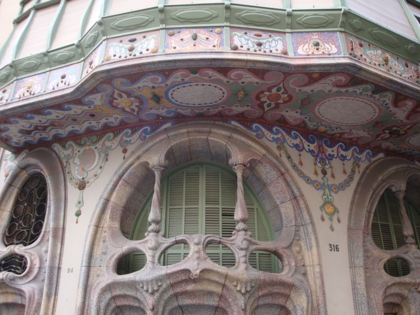 Barcelona: Art Nouveau & Gaudí Tour - From Plaza de Urquinaona to the Golden Square’s power map