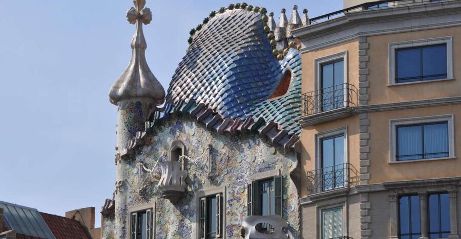 Barcelona: Discover Gaudi Architectural Guided Tour - Where the tour starts on Passeig de Gràcia and Gran Via
