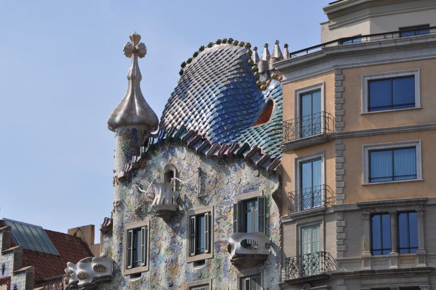 Barcelona: Discover Gaudi Architectural Guided Tour - Why an architect-led guide changes how you see Gaudí