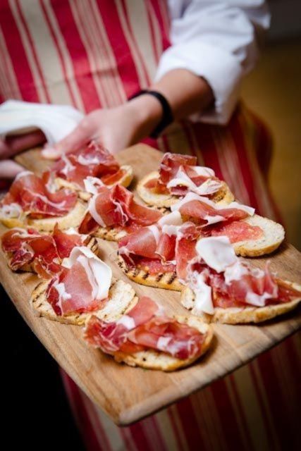 Barcelona: Evening Walking Tour in the Gaudi Area with Tapas - Passeig de Gràcia After Dark: Where the Architecture Fits the Appetizers