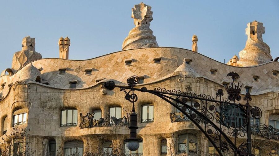 Barcelona: Evening Walking Tour in the Gaudi Area with Tapas - The Four Stops That Make the Evening Work