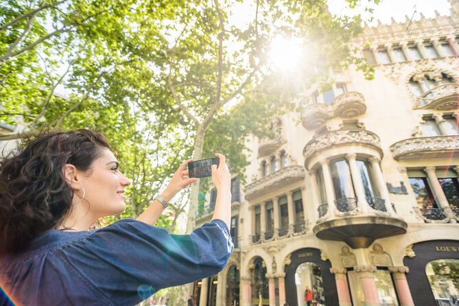 Barcelona Gaudi and Sagrada Familia Tour - Guides That Turn Buildings Into Stories