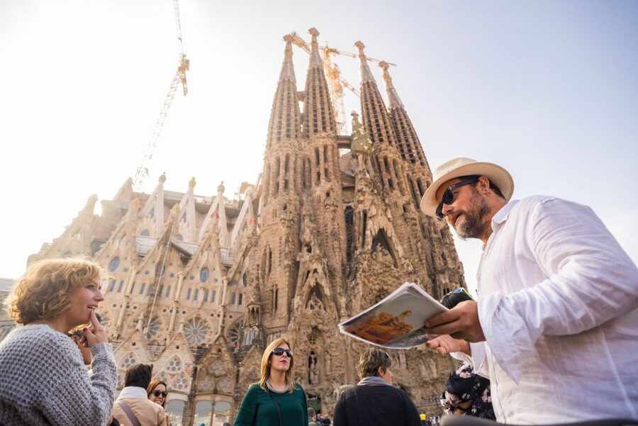 barcelona: Gaudi Highlights eBike tour - Starting in Plaça de Sant Agustí Vell, then rolling into Parc de la Ciutadella