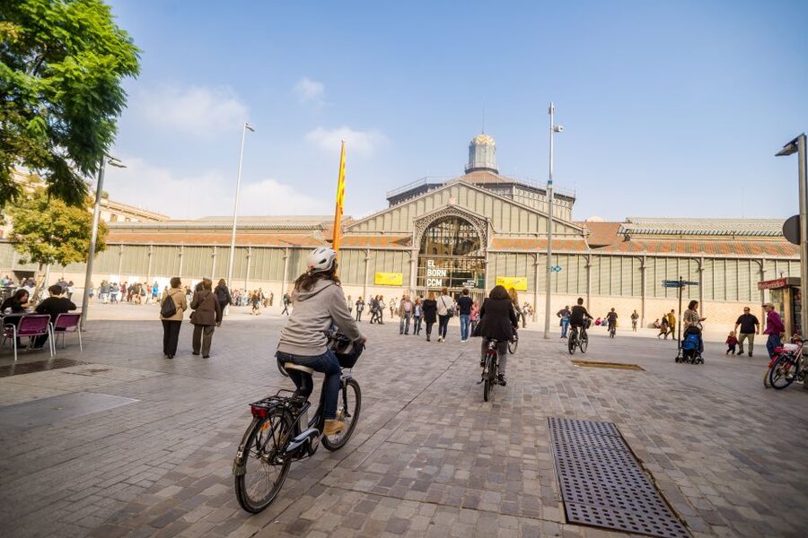 barcelona: Gaudi Highlights eBike tour - Getting to Sagrada Família on an eBike: the city’s big moment