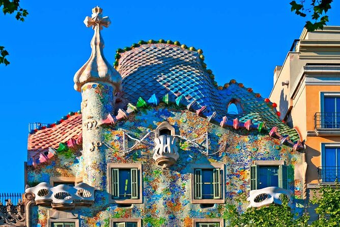 Barcelona Gaudi Houses Tour: Casa Vicens, Pedrera & Casa Batlló - Casa Batlló: decoding the dragon roof and enjoying the interior flow