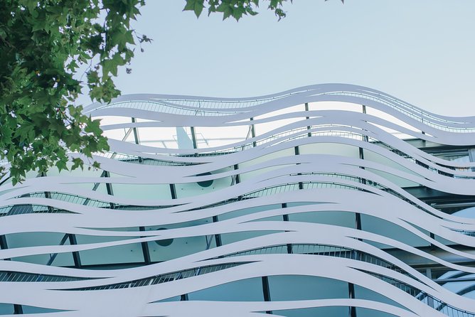 Barcelona & Gaudi. Regular Tour - Stop 3: Casa Calvet and the Architecture of the Everyday Street