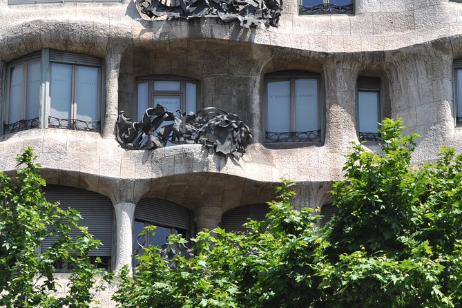 Barcelona & Gaudi. Regular Tour - Modernism Through a Personal Lens: What the Guide Traces