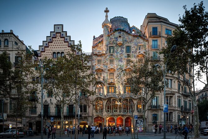 Barcelona: Gaudí, Tapa, Drink & Hidden Architectural Gems - Barcelona Gaudí on foot: what you really get in 2.5 hours