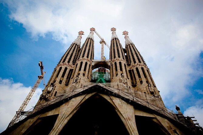 Barcelona: Gaudí, Tapa, Drink & Hidden Architectural Gems - Sagrada Família: the outside details and the best photo timing