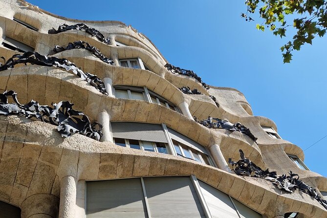 Barcelona: Gaudí, Tapa, Drink & Hidden Architectural Gems - The metro hop and why it’s worth including