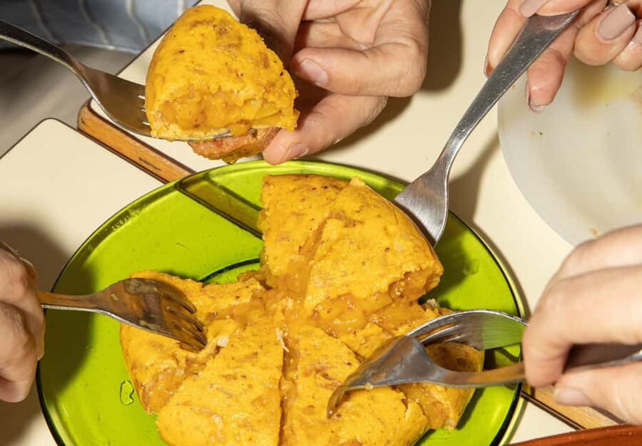 Barcelona: Gaudi Tapas & Wine Tasting Small Group Tour - Why this tour works: art and food on the same route