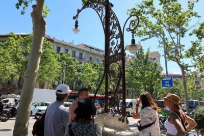 Barcelona: Gaudi Tapas & Wine Tasting Small Group Tour - Starting at Casa Batlló: street-level Gaudí magic