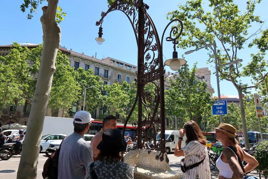 Barcelona: Gaudi Tapas & Wine Tasting Small Group Tour - Starting at Casa Batlló: street-level Gaudí magic