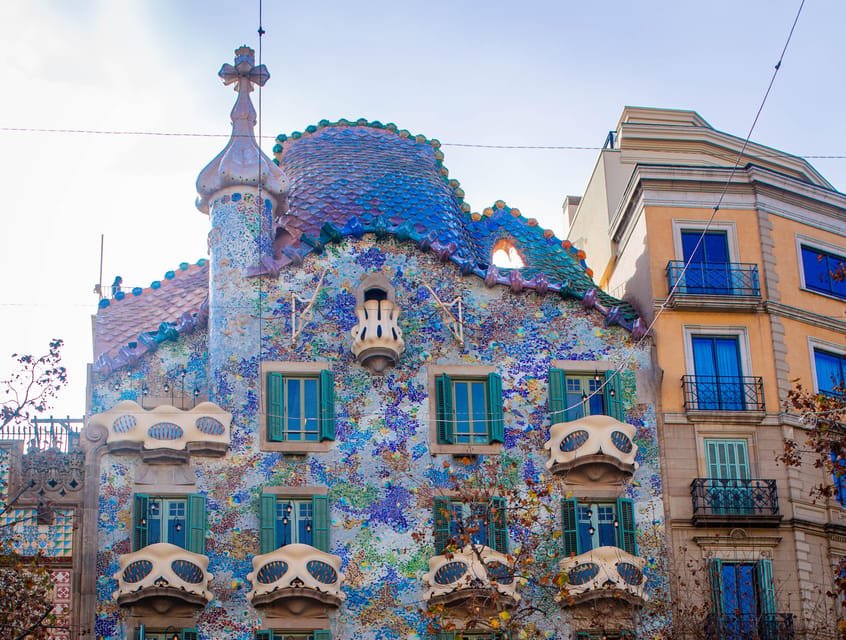 Barcelona Highlights: The Best of Gaudi On Segway - Parliament of Catalonia, Neptú, and Arc de Triomf: civic pride and expo-era design