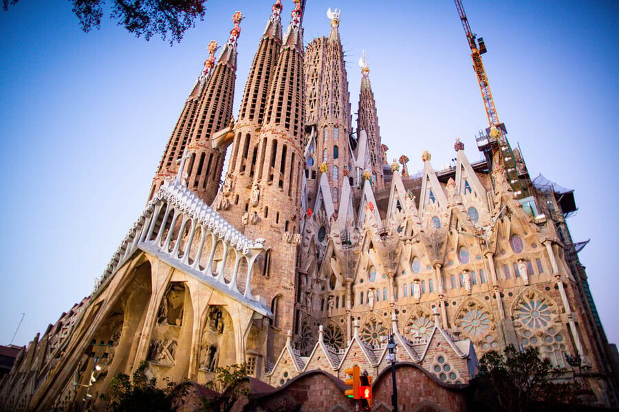 Barcelona Highlights: The Best of Gaudi On Segway - Plaça dels Traginers and the Gothic Quarter: where Gaudí’s world starts
