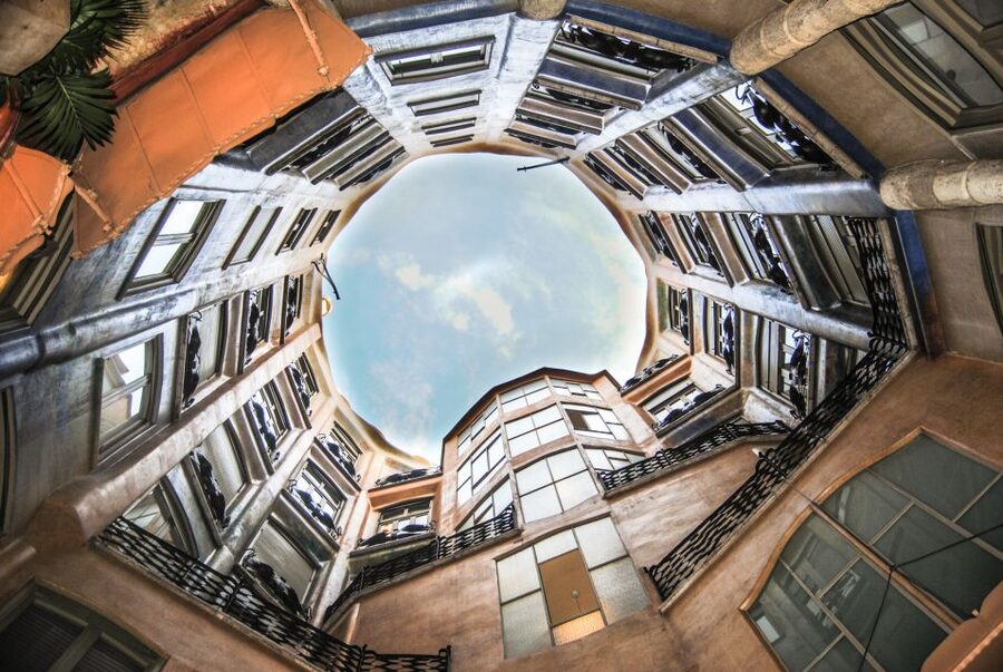 Barcelona: Private Gaudi Tour to Casa Mila & Casa Vicens - Starting in Plaça del Teatre: an easy meet-up and a smart warm-up