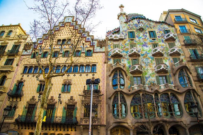 Barcelona Private Walking Tour through the City of Gaudi - A tight 3-hour route that covers Barcelona’s two big styles