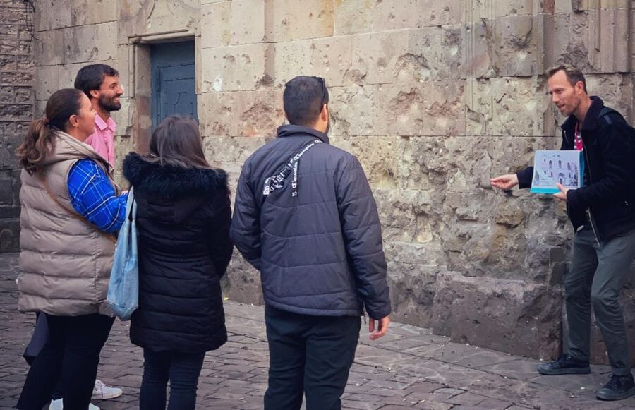 Barcelona: Ramblas, Gothic & Gaudí Architecture Walking Tour - Gothic Quarter in Motion: Hidden Squares and Medieval Streets