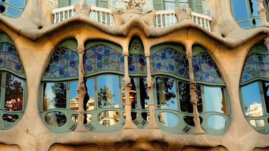 Barcelona: Sagrada Familia and City Tour with Hotel Pickup - Who should book, and who should skip