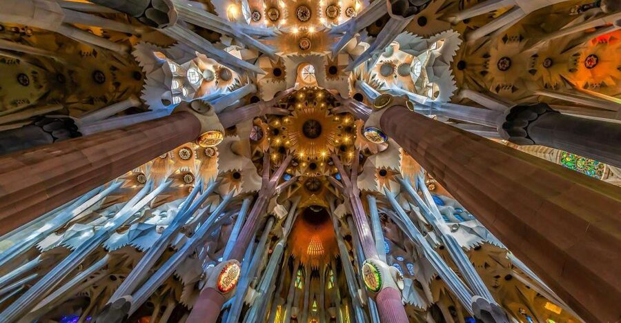 Barcelona: Sagrada Familia and City Tour with Hotel Pickup - Why this 8-hour tour works for first-timers