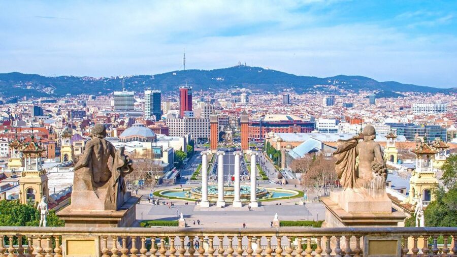Barcelona: Sagrada Familia and City Tour with Hotel Pickup - Park Güell at the end of the day: skip-the-line and panoramic payoff