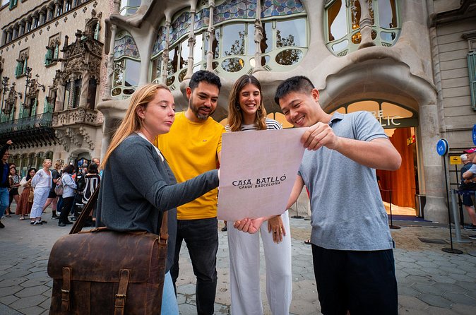 Barcelona Street Escape: Gaudi and the Hidden Treasure - Stop 2 at La Pedrera (Casa Milà): solving in an iconic modernist setting