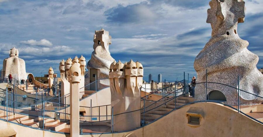 Barcelona: The Genuis of Gaudi & Modernist Architects Tour - Sagrada Família in 45 minutes: how to read the façade