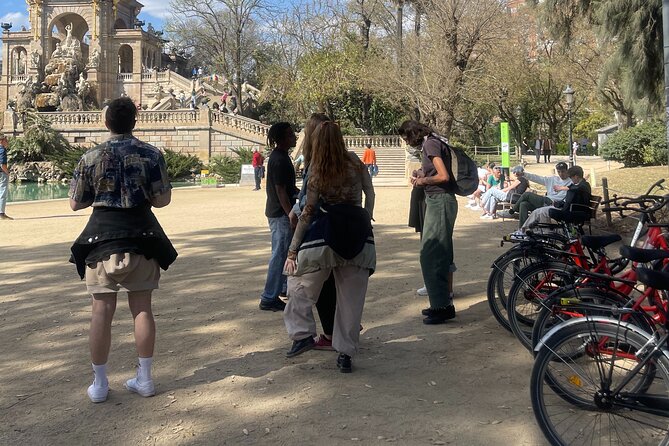 Bike Tour in Barcelona: History, Architecture and Culture - Stop-by-Stop: Sagrada Família, Sea Air, and Gothic Quarter Stories