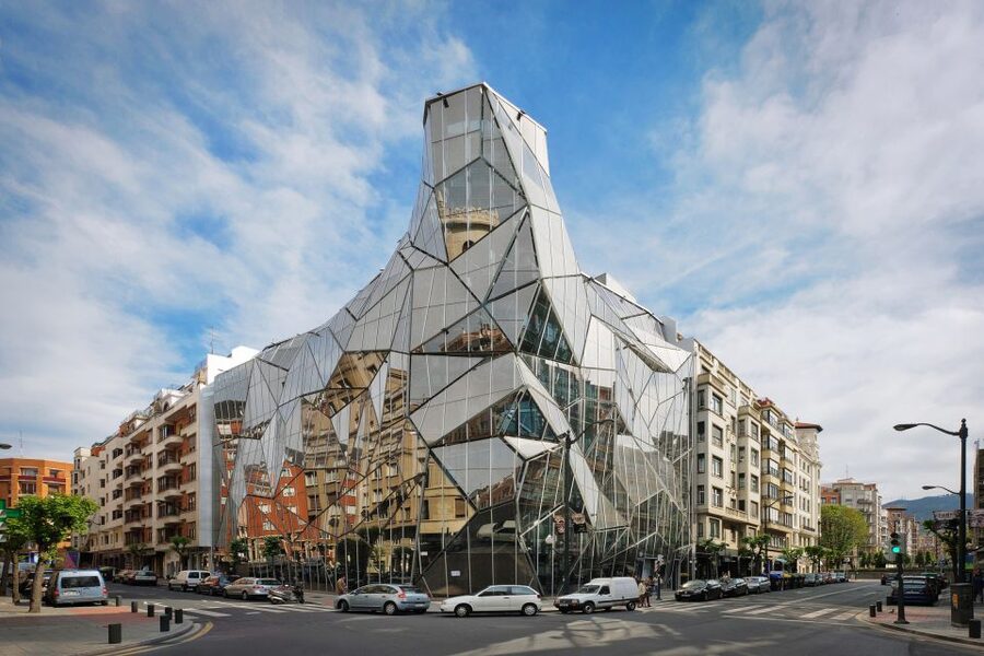 Bilbao: Historical and Architectural Walking Tour - Stop with authority: Chavarri Palace and the “who lived here” lesson
