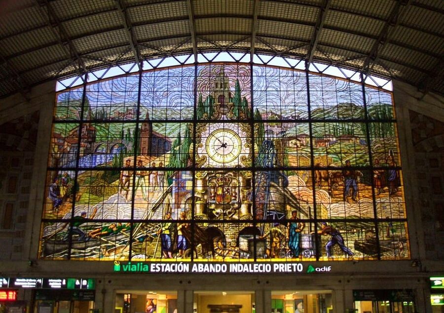 Bilbao: Historical and Architectural Walking Tour - Old Alhóndiga: when industry history meets modern use