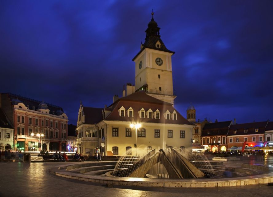 Brasov: Candlelight Tour of Medieval Architecture - Starting at Piata Sfatului: getting your bearings in Brasov fast