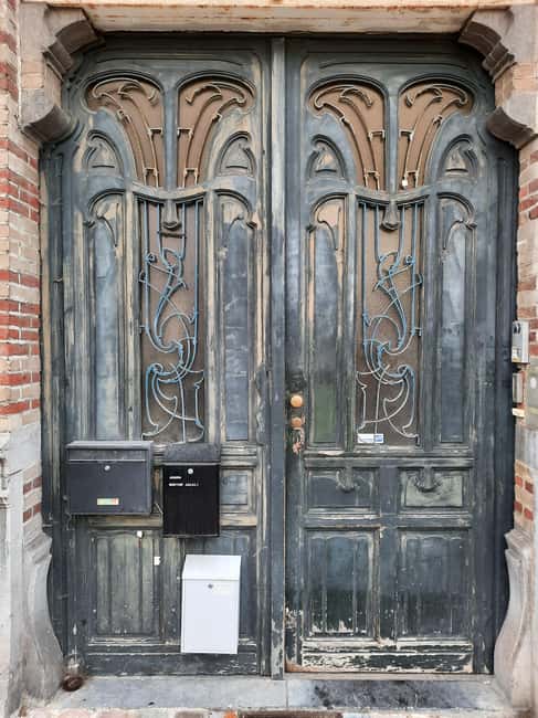 Brussels: 3h Art Nouveau Private Tour with a Local Guide - Square Ambiorix: where Eric teaches you to spot Art Nouveau