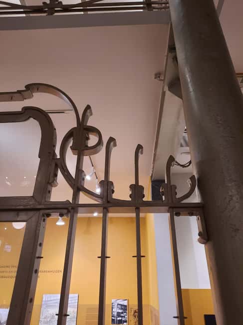 Brussels: Art Nouveau Walking Tour with a Local Guide - What to bring and how to make the most of the walk