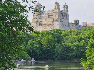 Central Park, NY: Nature, Architecture and Movie Scenes Tour - From Grand Army Plaza to a quiet pond: the park switch flips quickly