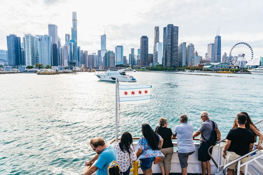 Chicago: 1.5-Hour Lake and River Architecture Cruise - Starting point and getting oriented near Michigan Avenue