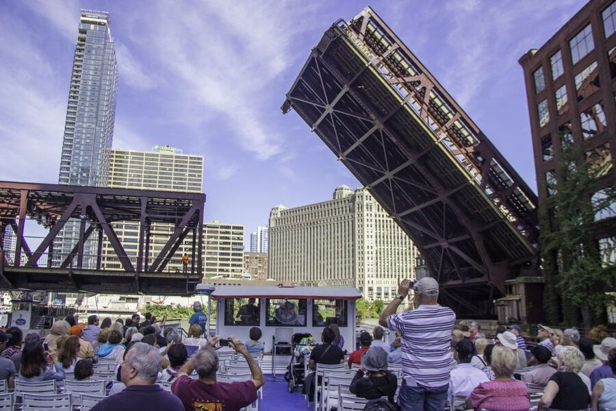 Chicago: 45-Minute Family-Friendly Architecture River Cruise - Where You Meet at 400 N Michigan Avenue (Near the Wrigley Building)